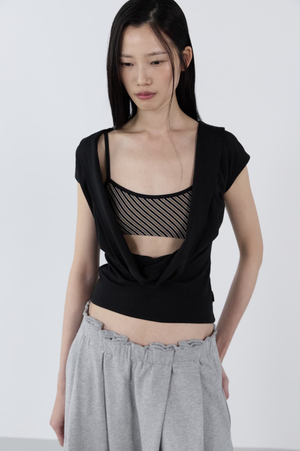 세릭 Draped Backless Top _ Black 상품이미지1