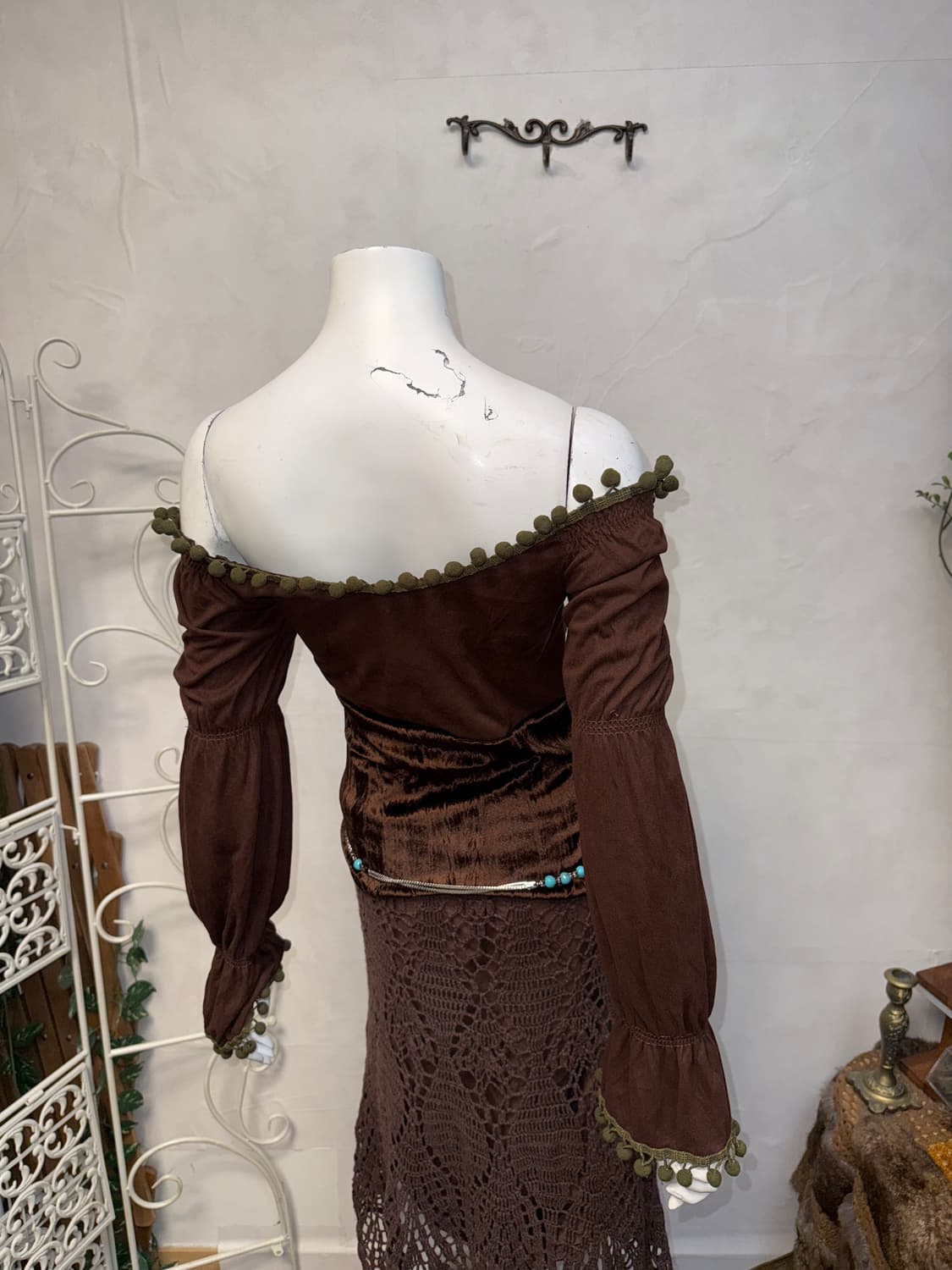 Dark brown ethnic velvet off shoulder bl 상품이미지3