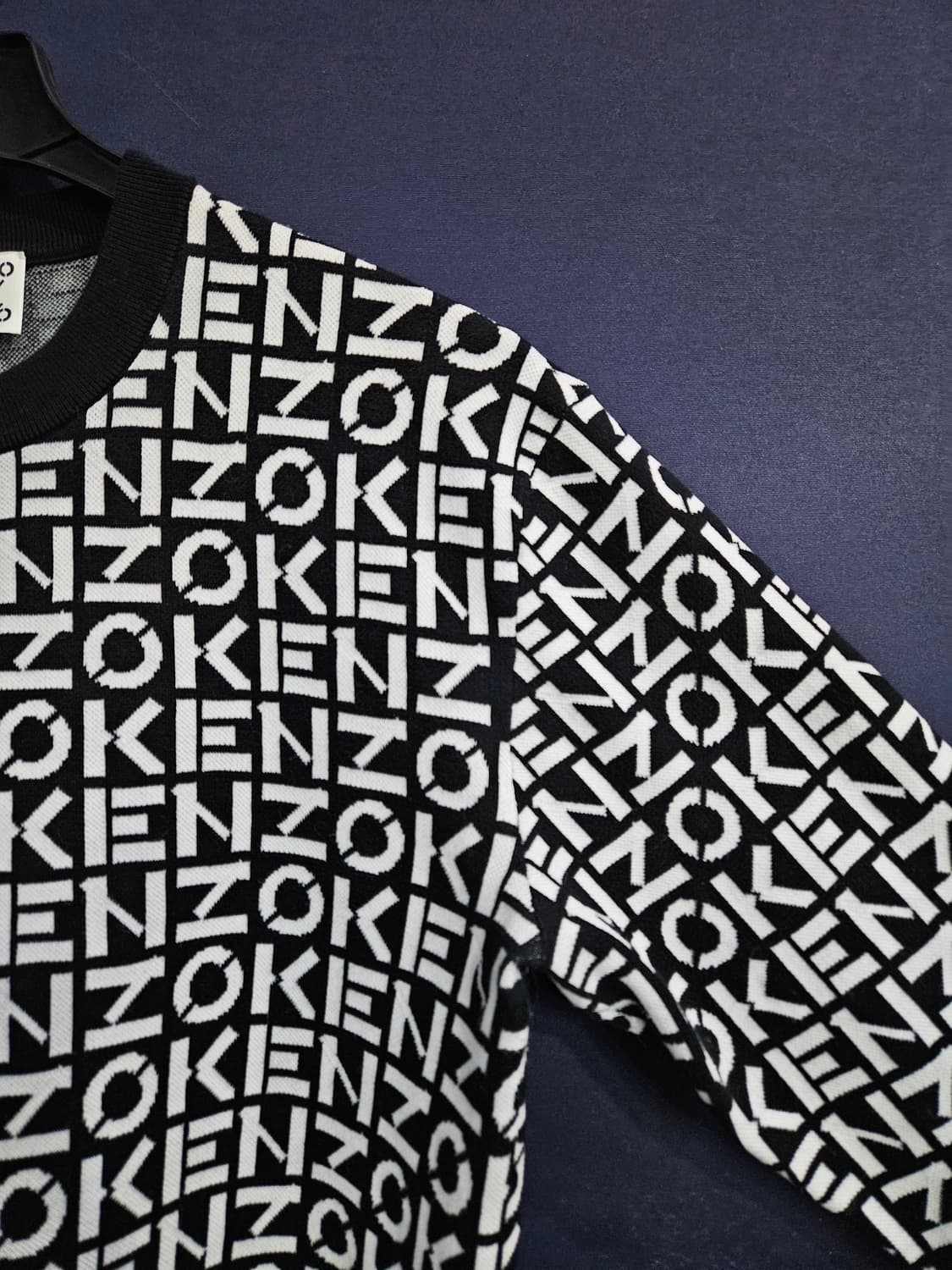 겐조 로고패턴 남성 세미오버핏 100 니트 상품이미지4