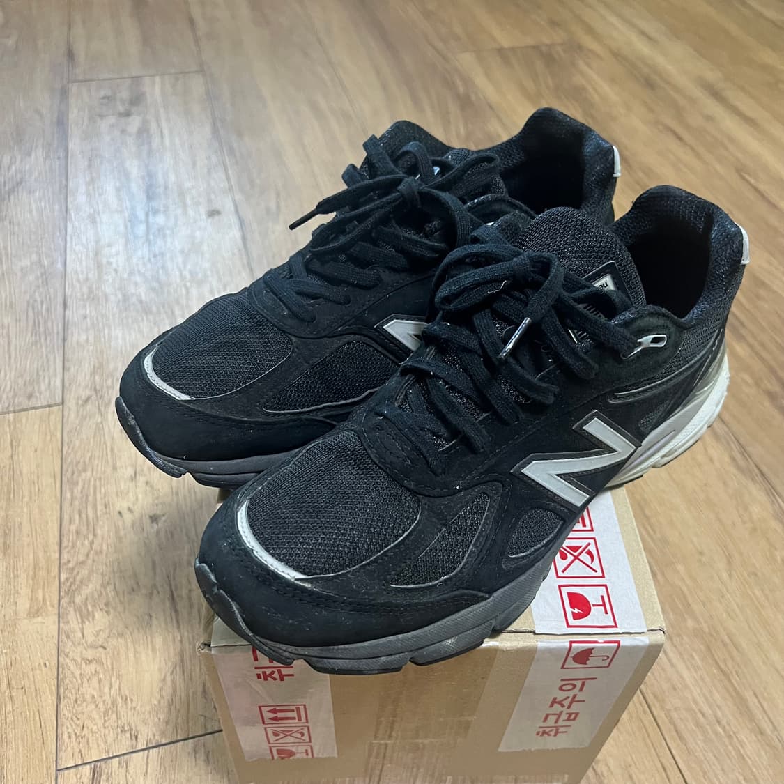 뉴발란스 990v4 블랙 스웨이드 운동화 상품이미지2