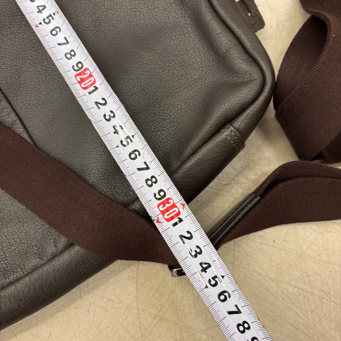 샘소나이트 레더 브라운 크로스백 상품이미지4