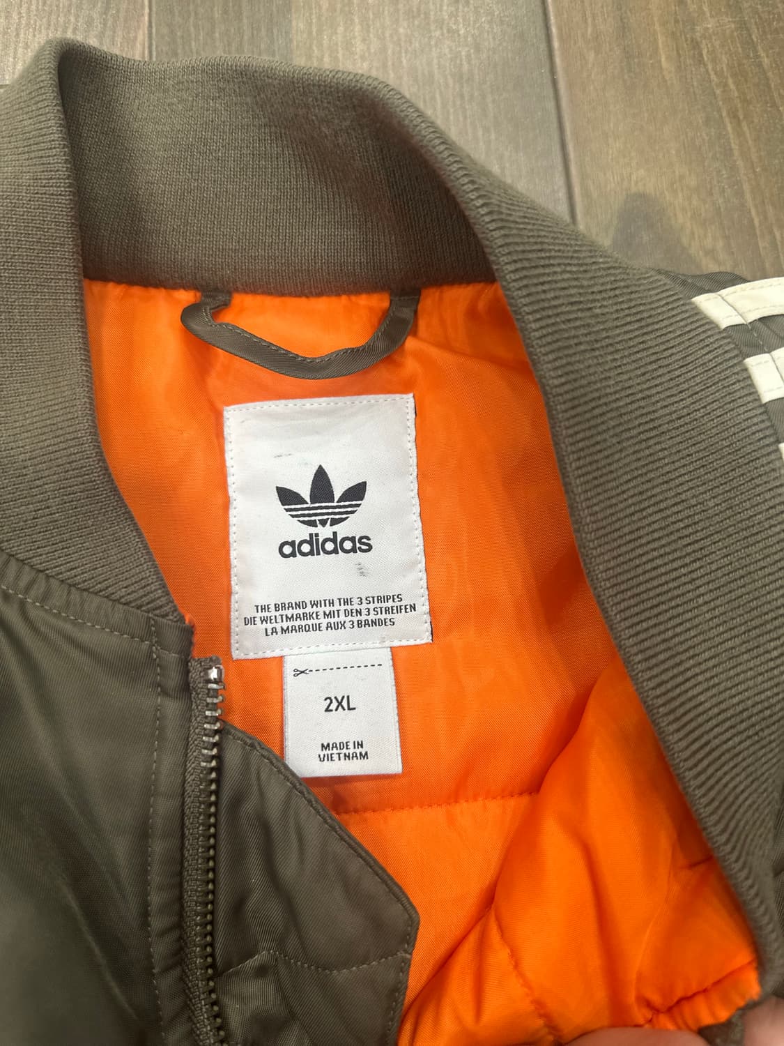 아디다스 오리지널3선 봄버 패디드 자켓 xxl  상품이미지3