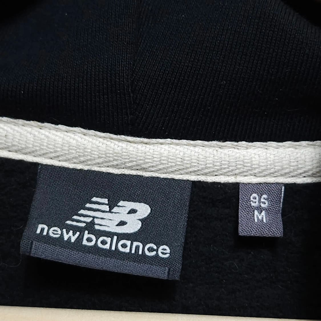 M)뉴발란스 스포츠 오프화이트 기모 후드티 블랙 상품이미지5