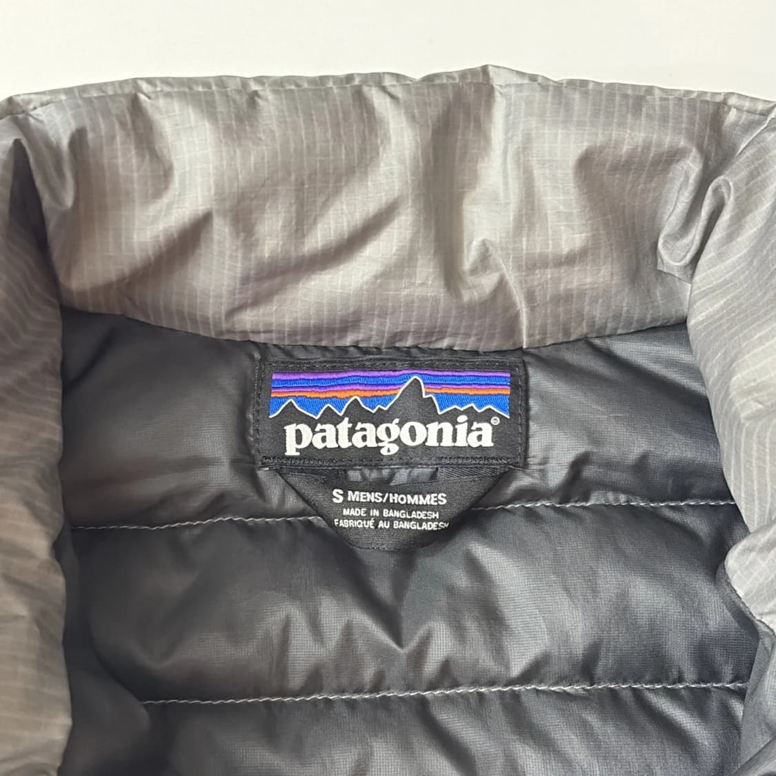 파타고니아 경량패딩 그레이 상품이미지4