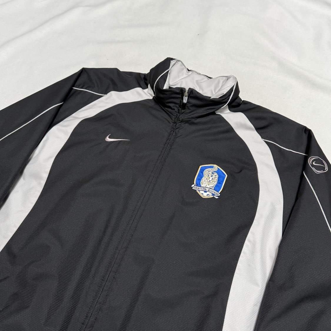나이키 대한민국 실버 파이핑 바람막이 상품이미지1