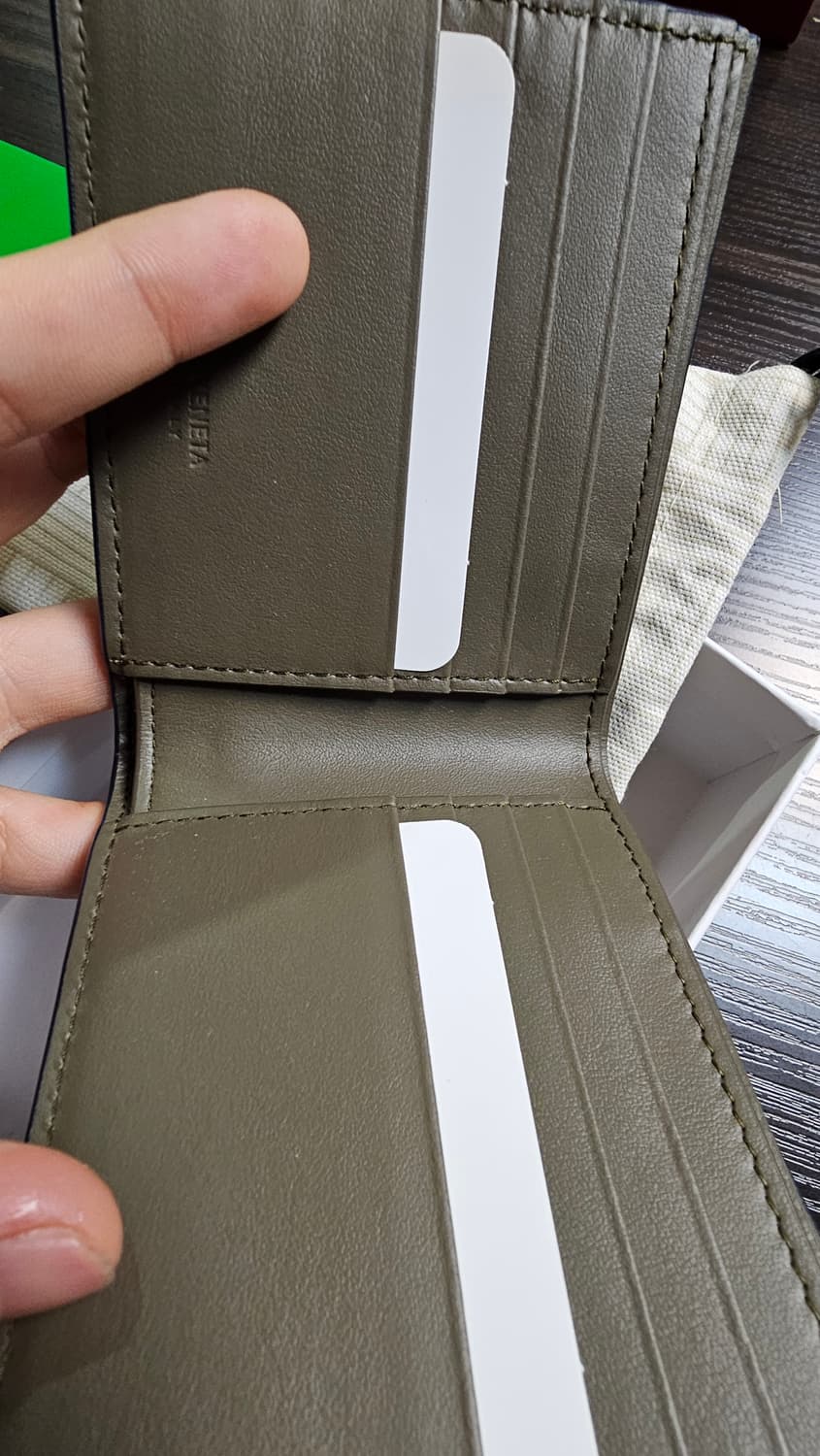 보테가베네타 인트레치아토 네이비 반지갑 상품이미지4