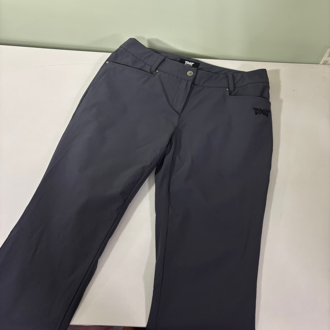 우먼S PXG 차콜 슬림핏 골프팬츠 상품이미지2