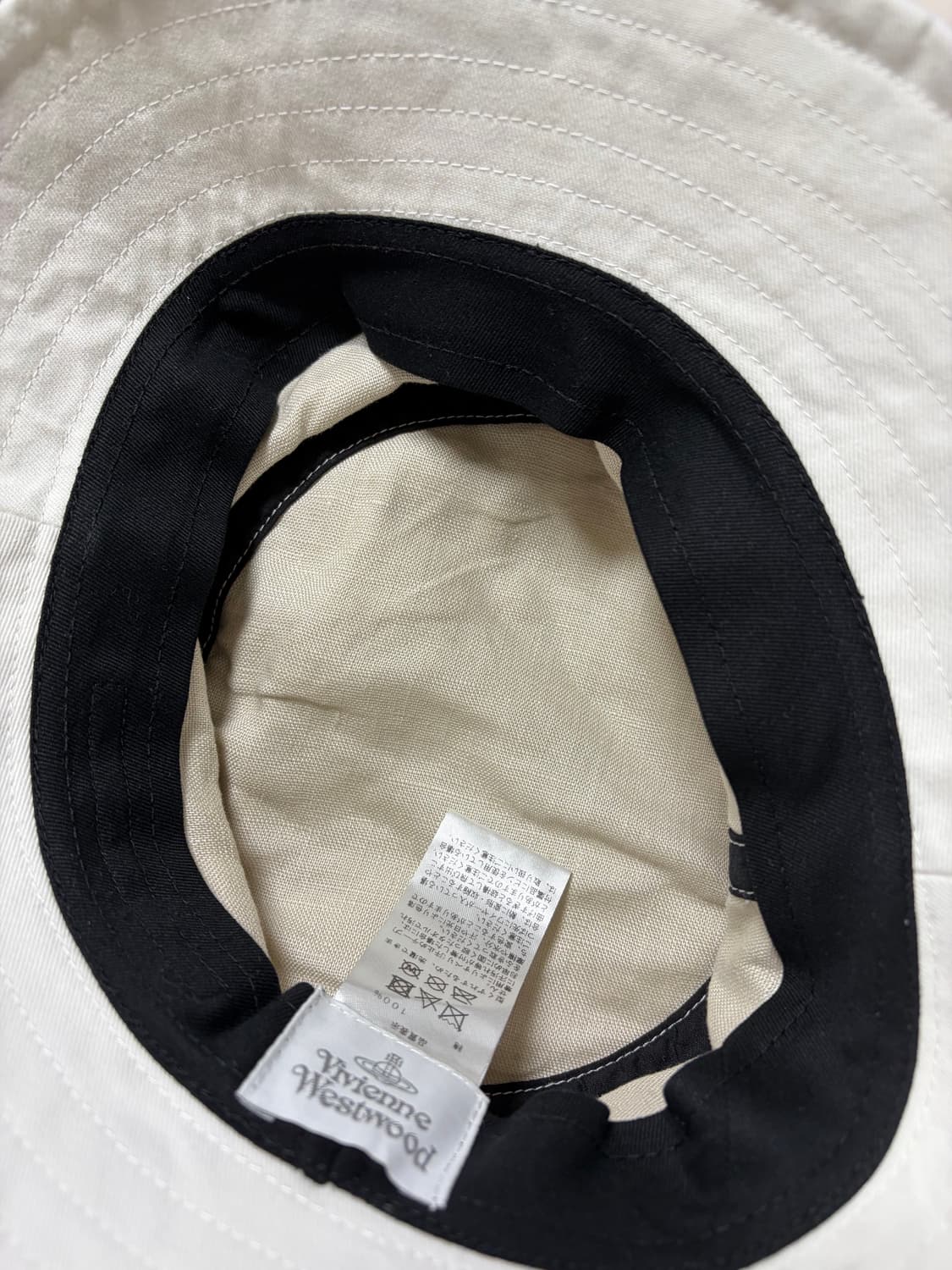 비비안웨스트우드 버킷햇 화이트 상품이미지4