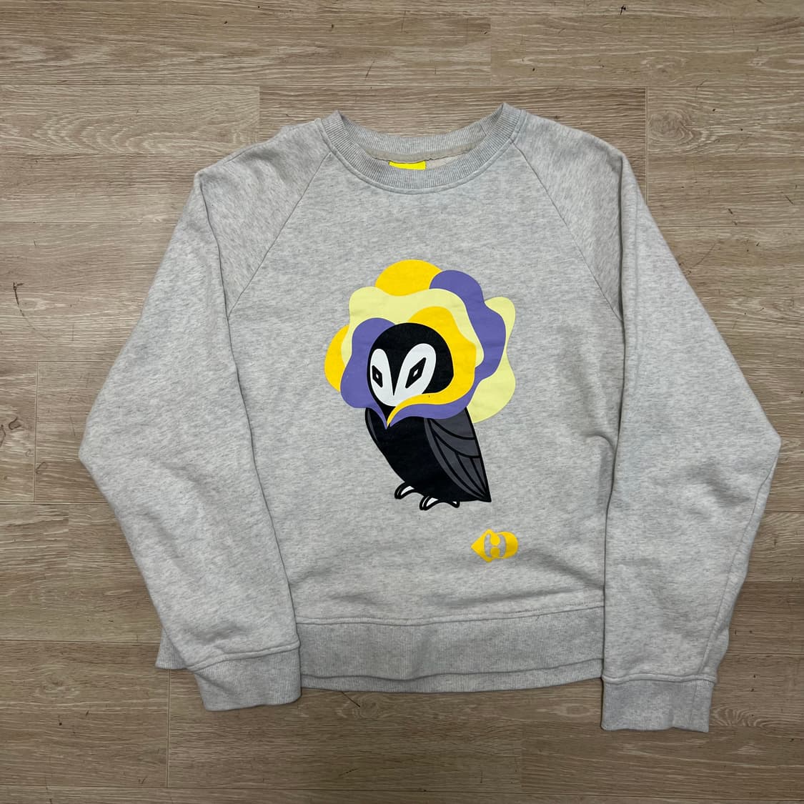 럭키슈에뜨 여성 빅로고 프린팅 맨투맨 [크림] 38 상품이미지1