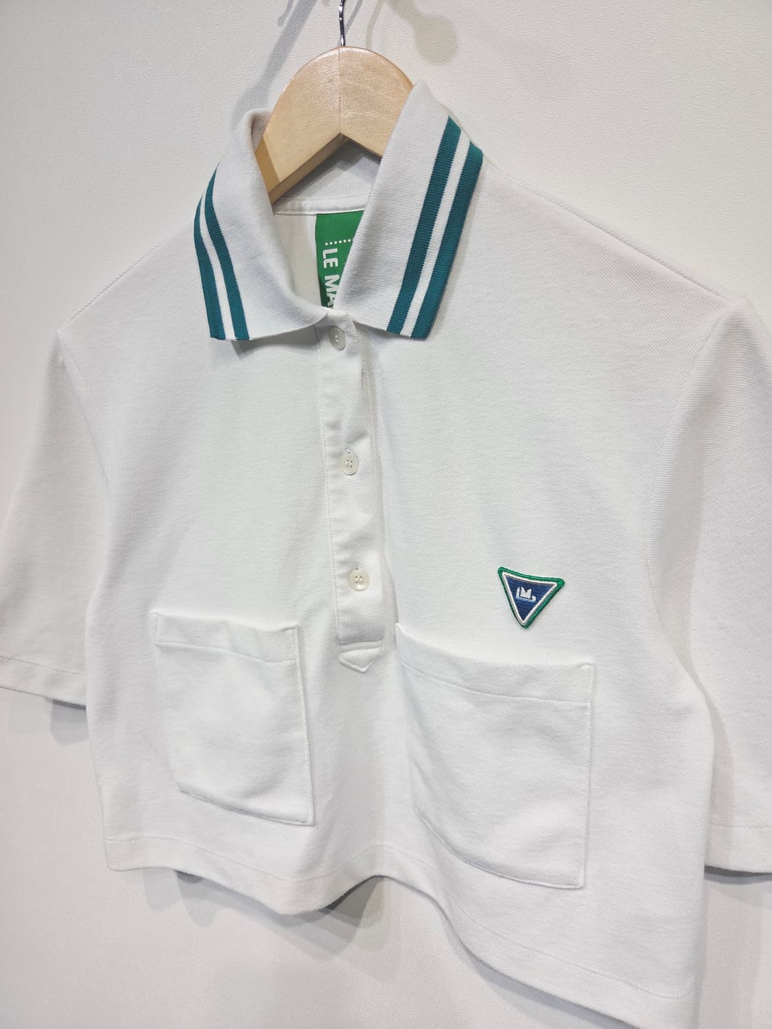 럭키마르쉐 화이트 크롭 카라 반팔티_FREE 상품이미지5