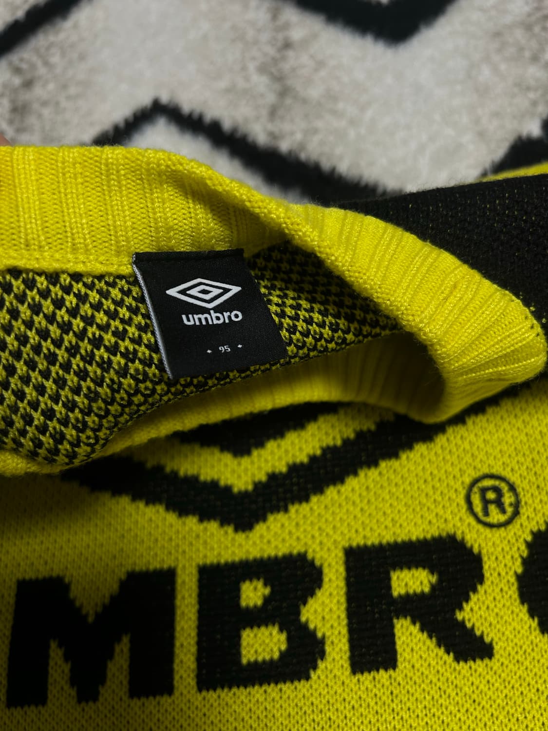 [M]엄브로 오버핏 빅로고 헤비울 니트 상품이미지6