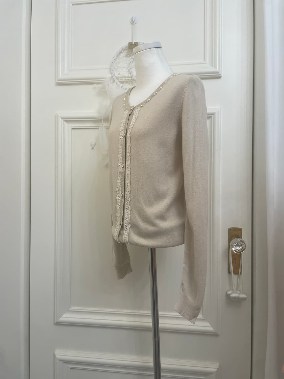 beige lace point crystal button cardigan 상품이미지2