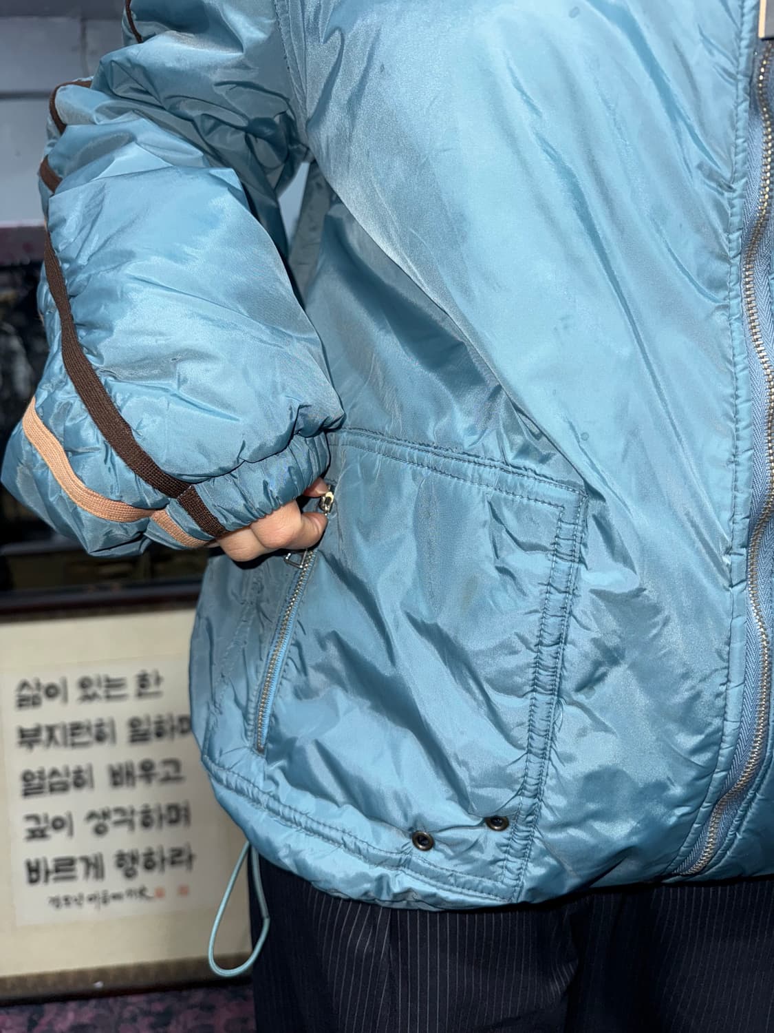 브라운 라인 포인트 트랙  패딩 상품이미지3