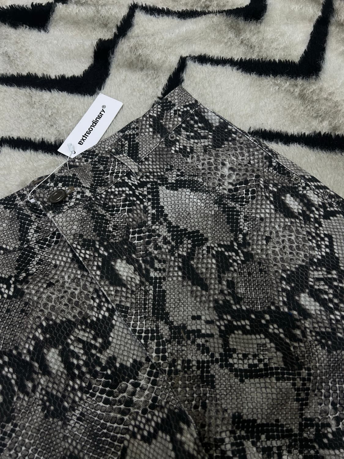 [L]엑스트라 오디너리 파이톤 팬츠 상품이미지1