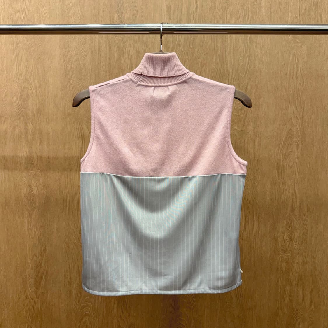 버버리 골프 터틀넥 니트 베스트 레이어드 스트라이프 디테일 핑크 상품이미지3