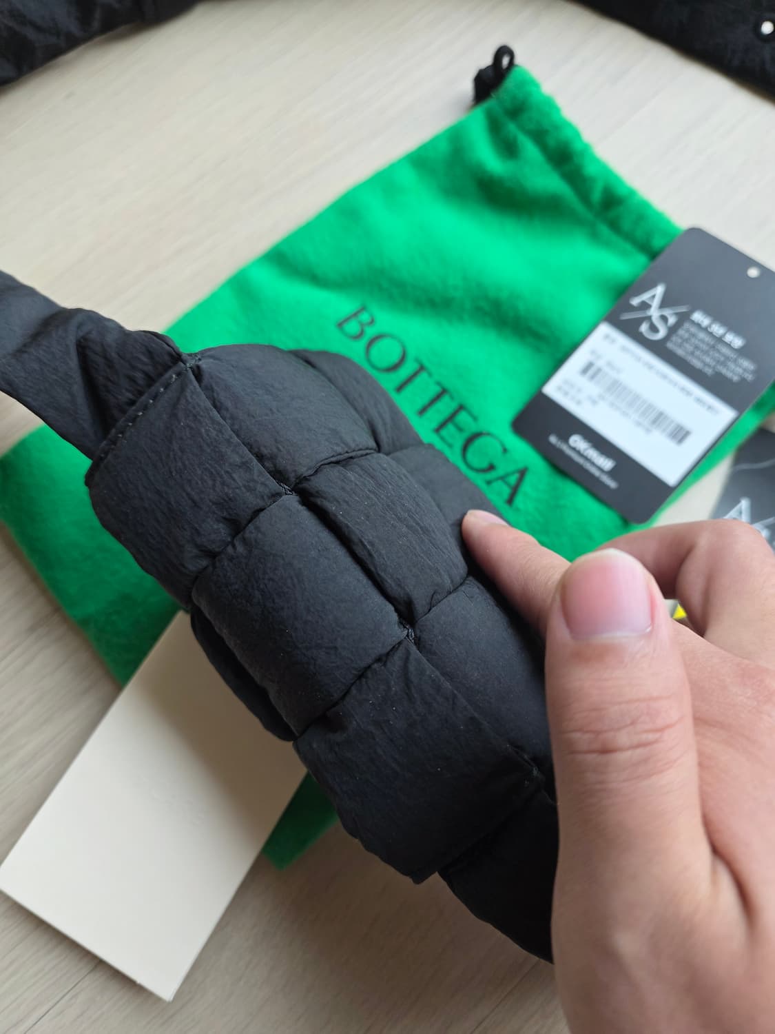 [풀구성,새상품급]보테가베네타 패딩 카세트백 블랙 상품이미지4