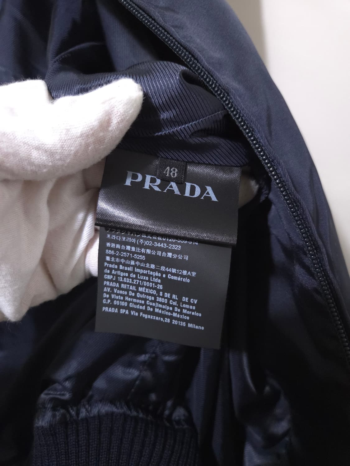 [새상품급] 프라다 삼각로고 봄버 다운 자켓 상품이미지8