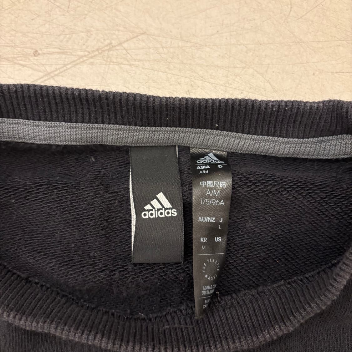 아디다스 삼선 블랙 맨투맨 상품이미지3