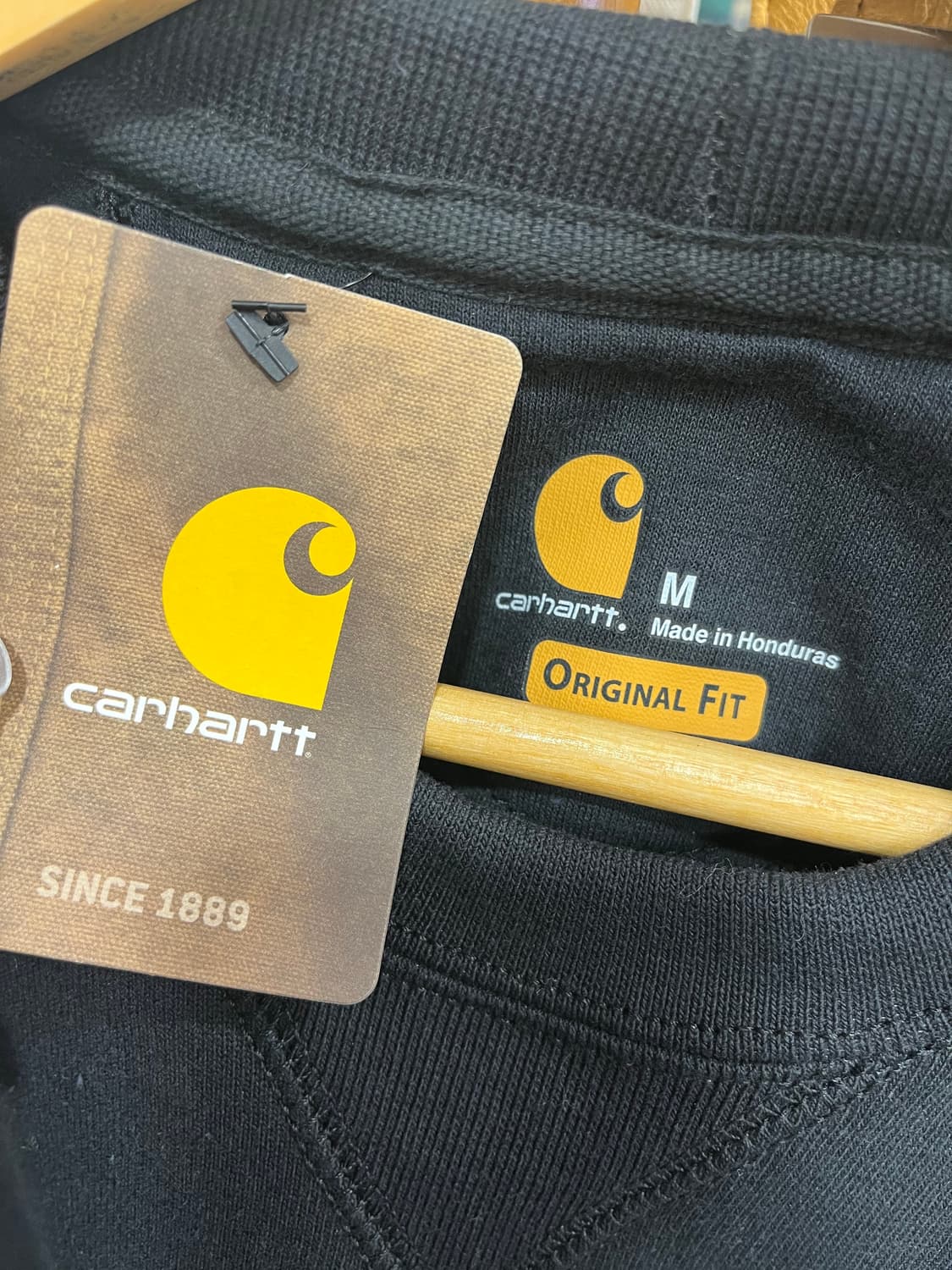 칼하트 블랙 맨투맨 상품이미지2