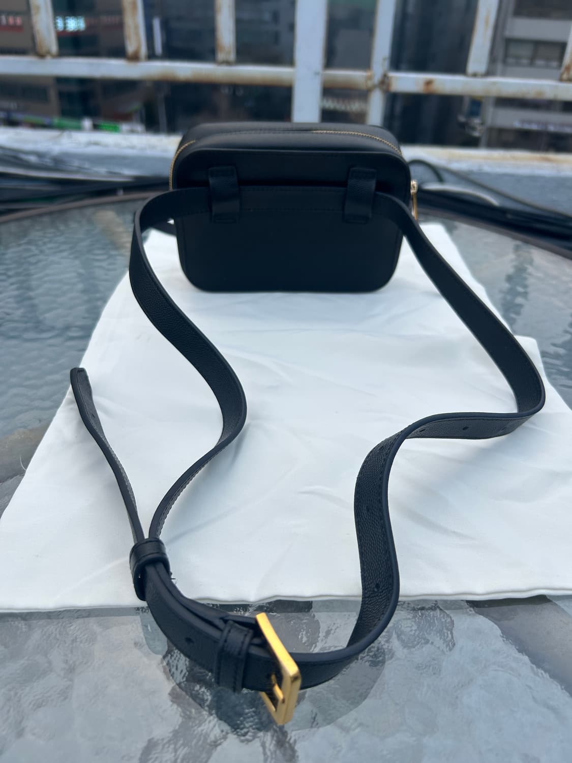 Furla 훌라 블랙 가죽 벨트백 상품이미지3