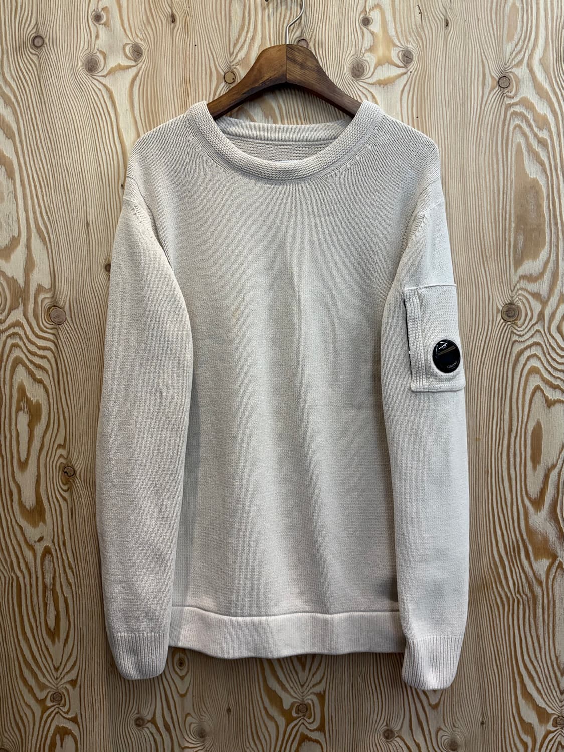 CP 컴퍼니 렌즈 와펜 크루넥 니트 상품이미지1