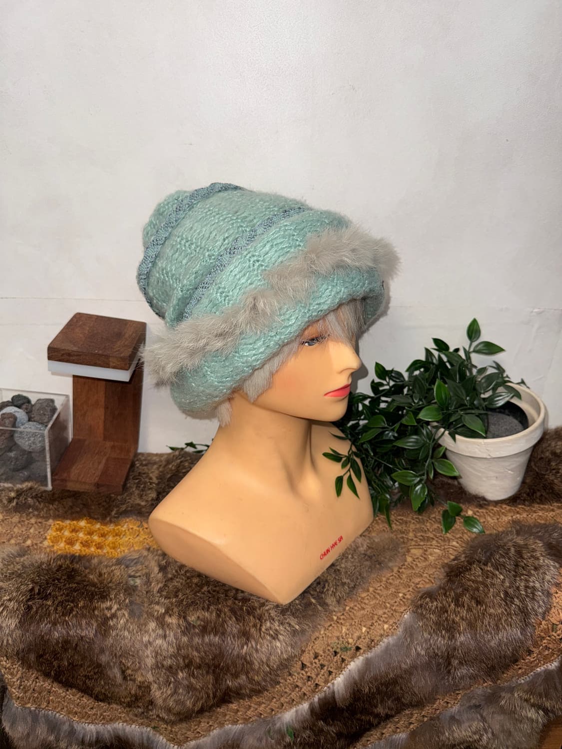 Jill Stuart mute sky blue fur trimmed 비니 상품이미지5