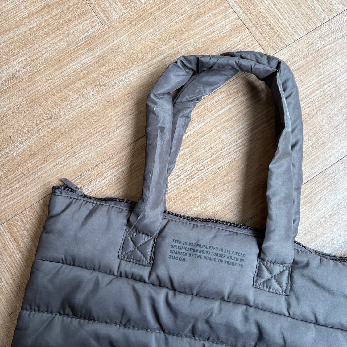 주카 다크브라운 퀼팅 패디드 토트백 상품이미지4