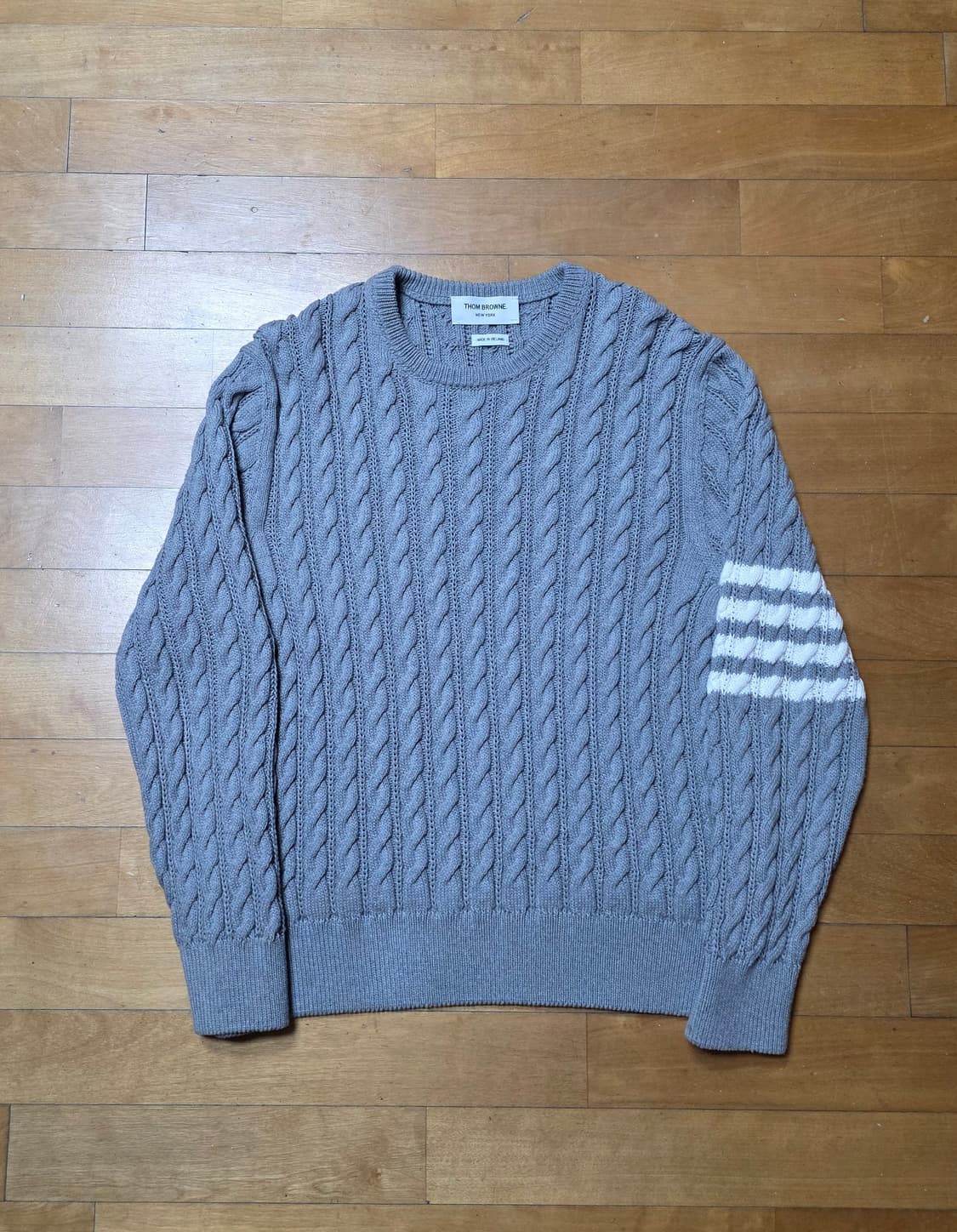 [3,새상품급]톰브라운 케이블 니트 그레이 상품이미지1