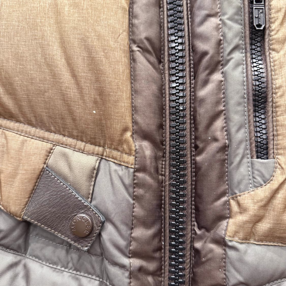 몽클레어 배색 다운 봄버 패딩 점퍼 멀티포켓 디테일 카키 브라운 상품이미지9