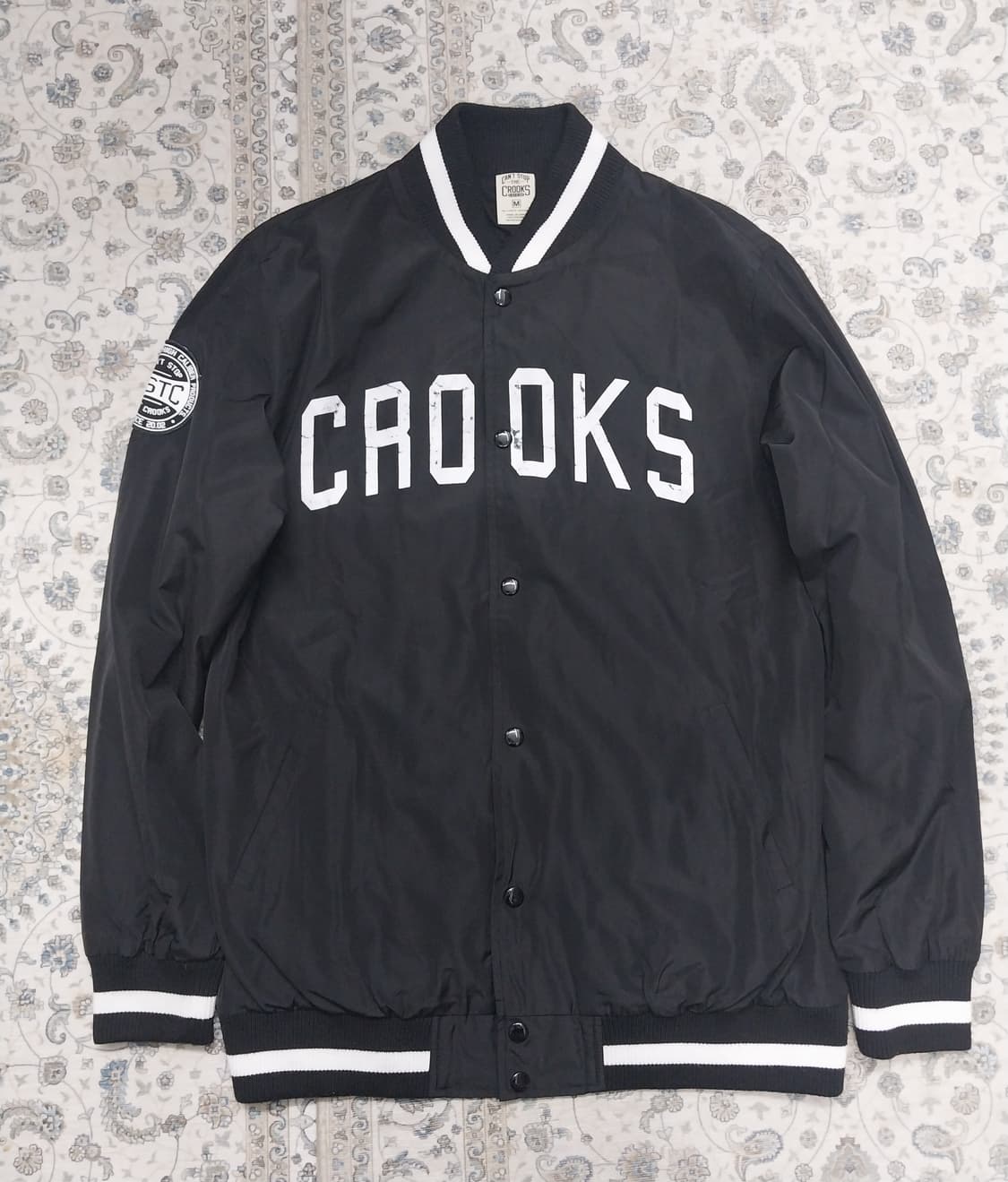 CROOKS & CASTLES 블랙 스타디움 자켓 M 상품이미지1