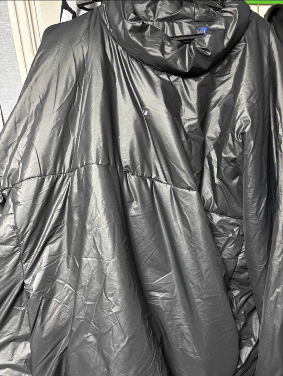 이지 갭 엔지니어드 바이 발렌시아가 모크넥 풀오버 퍼퍼 블랙 판매 상품이미지2