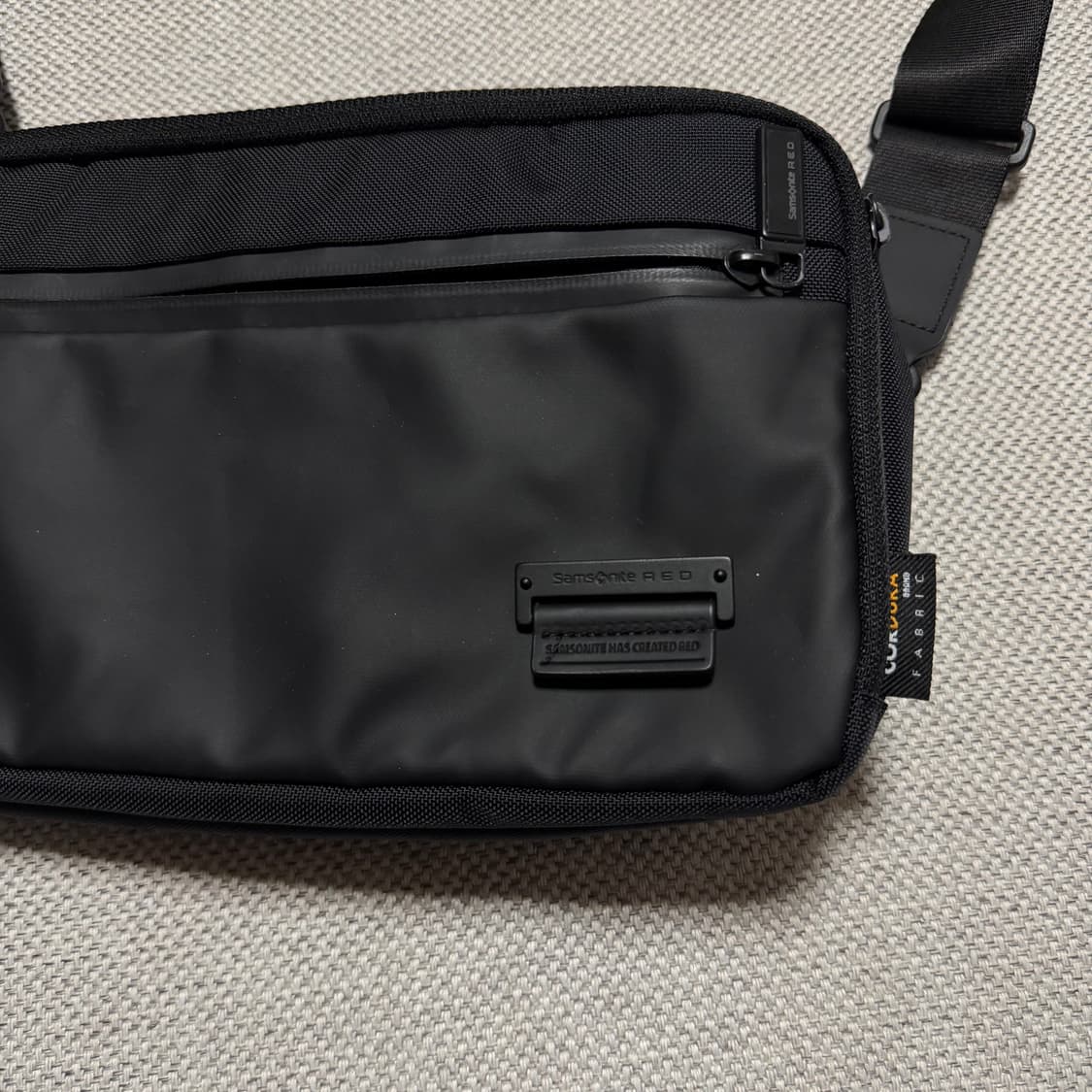 쌤소나이트 RED 블랙 크로스백 상품이미지2