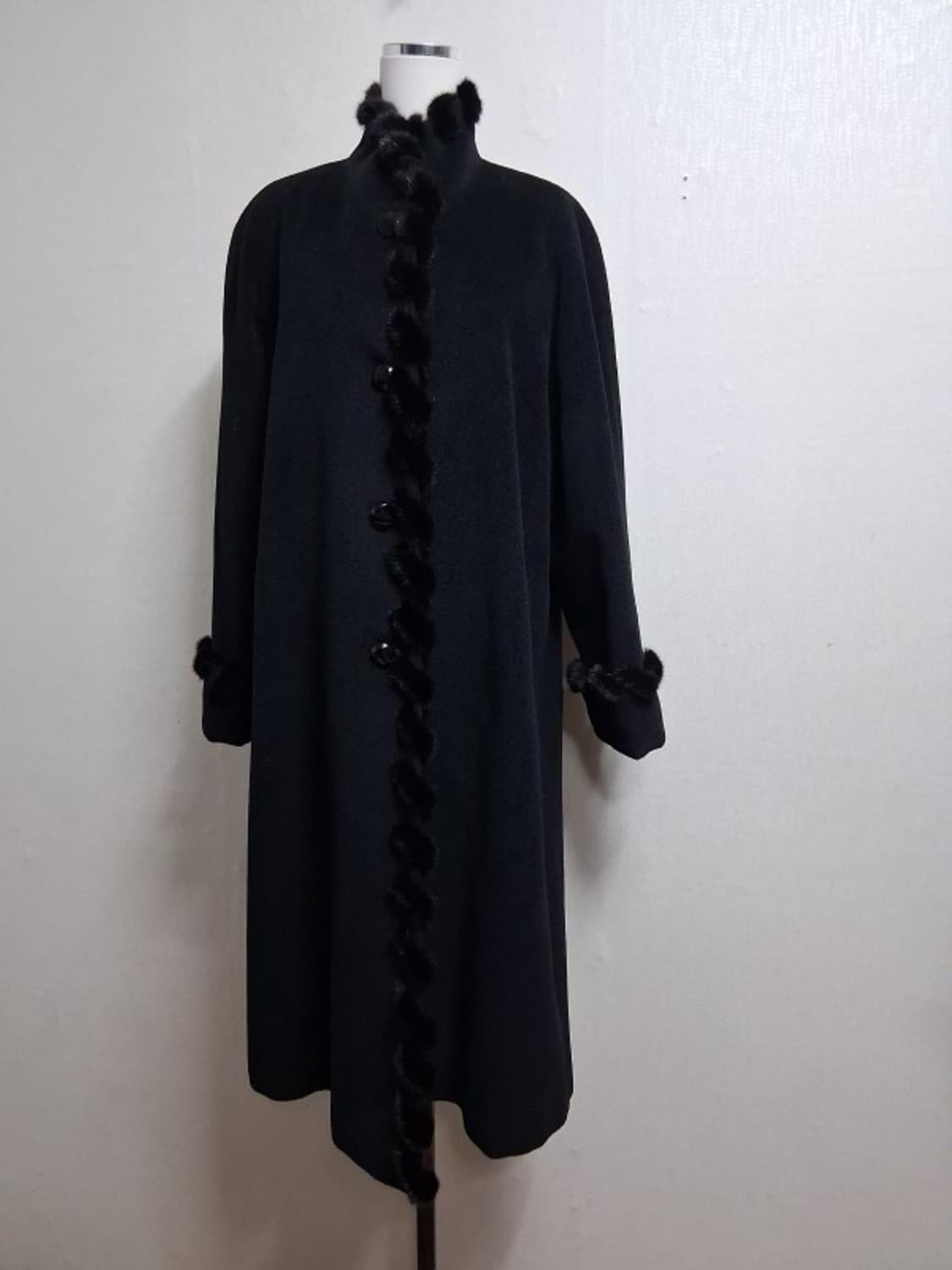 일본수입빈티지 양모혼합 천연밍크트리밍 블랙앙고라롱코트77까지프리

양모  상품이미지1