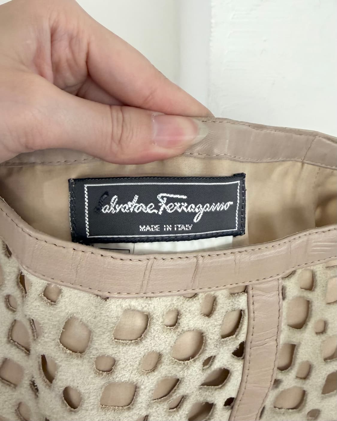 살바토레 페라가모 베이지 레이저컷 스커트 상품이미지7