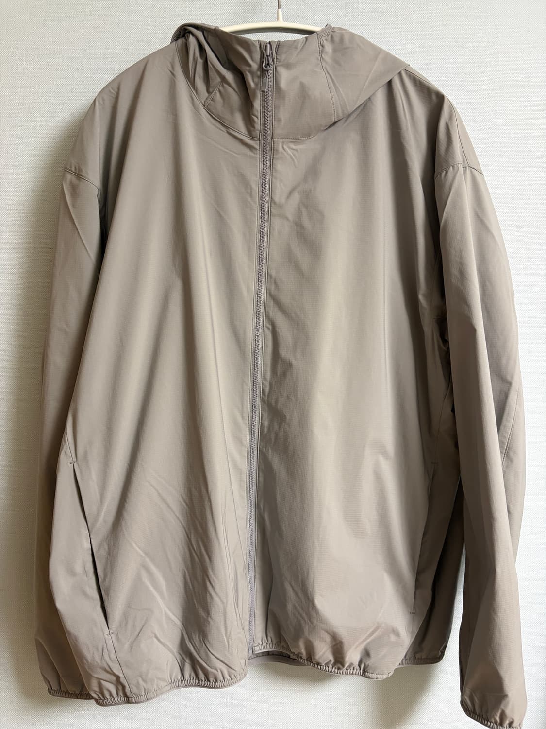 유니클로 포켓터블UV 프로텍션파카 바람막이 그레이 M 상품이미지3