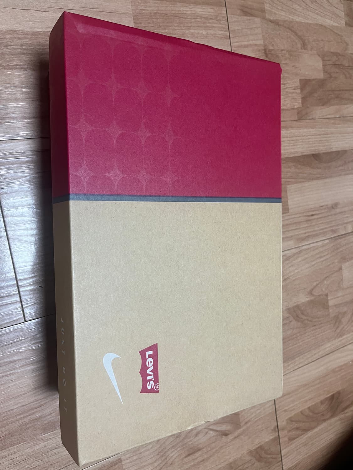 나이키 리바이스 에어맥스 에크루 화이트 255사이즈 새상품 판매합니다. 상품이미지1