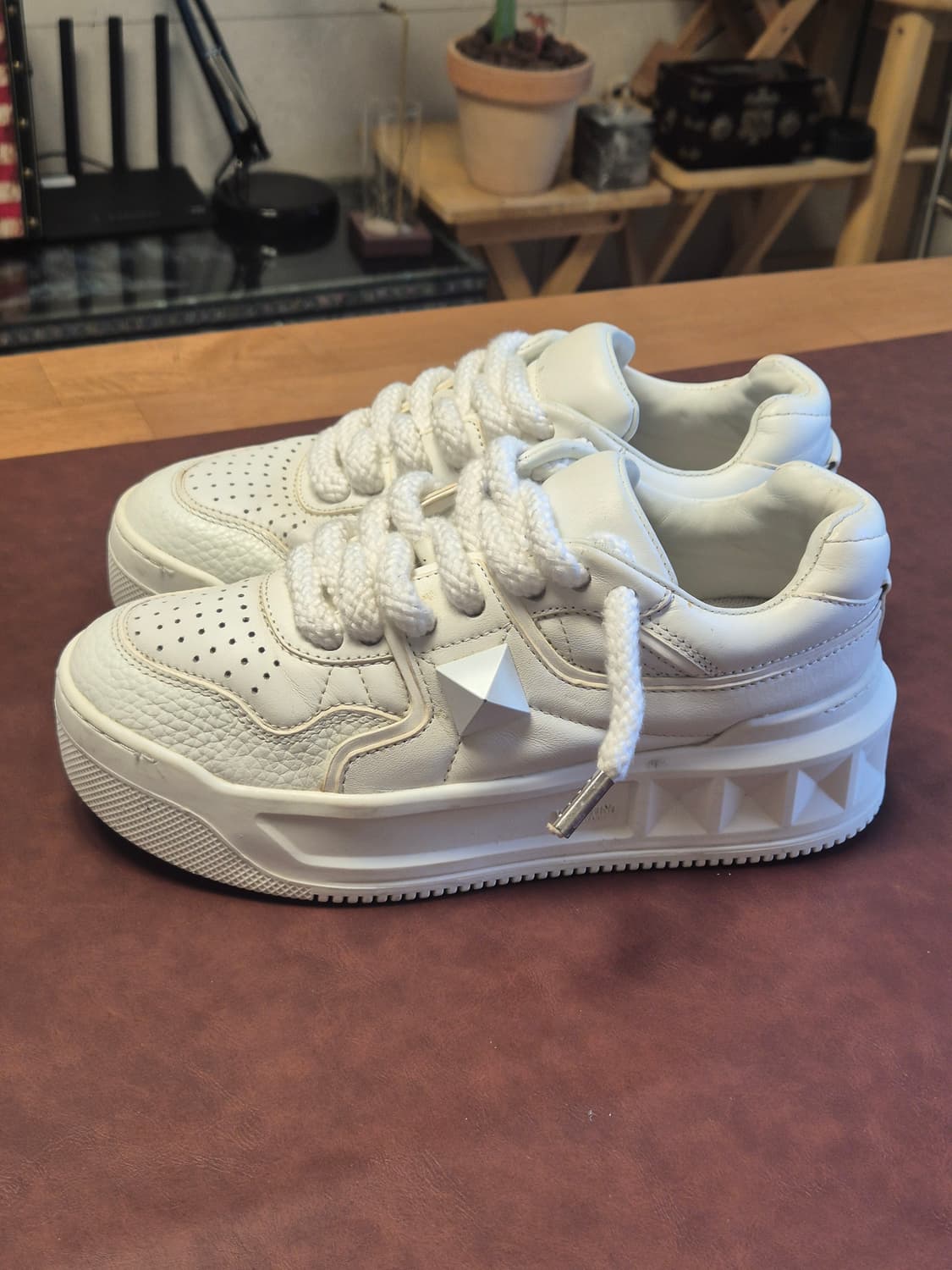 발렌티노 원스터드 240-245(38) 스니커즈  상품이미지1