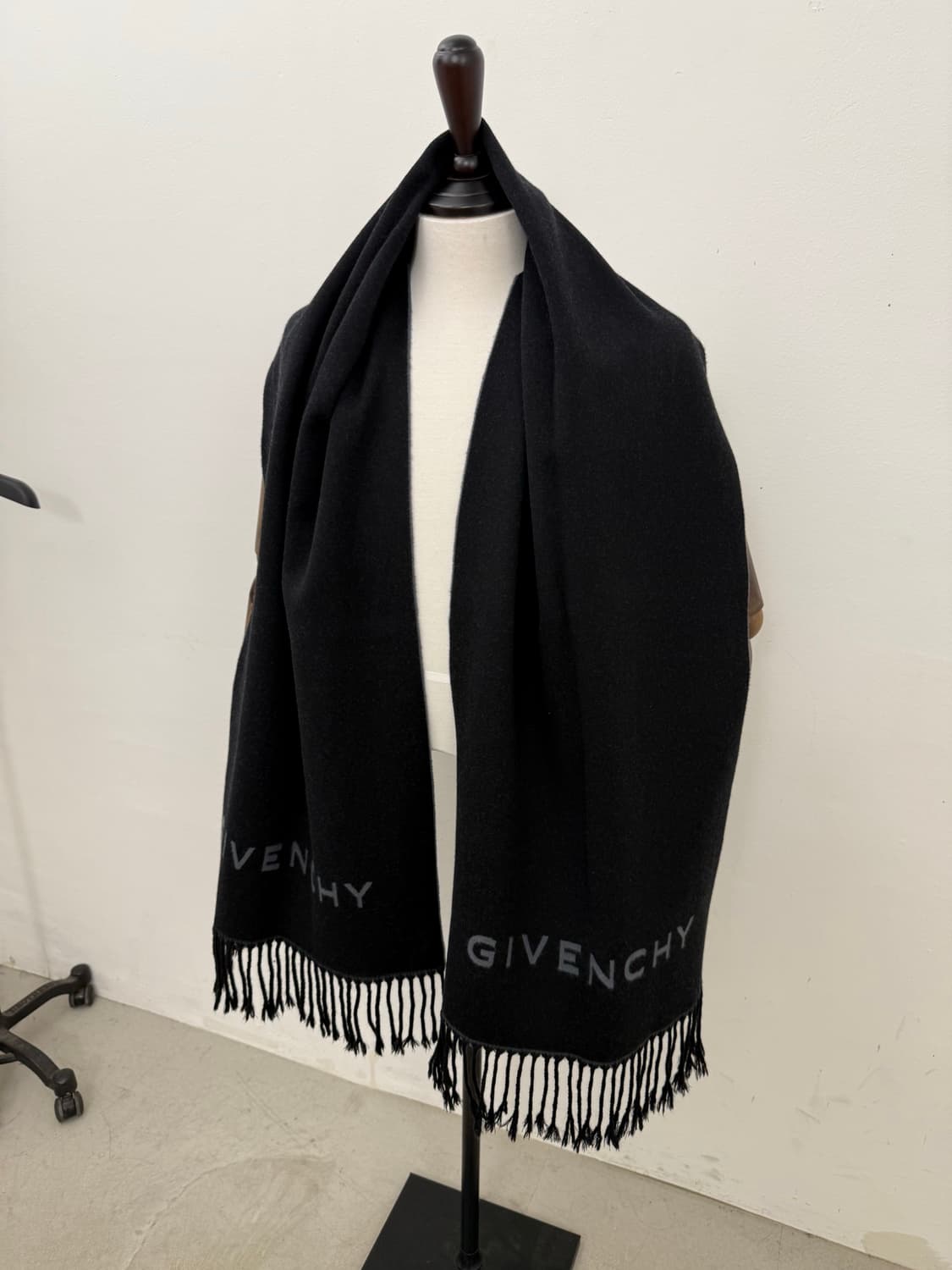 Givenchy Reversible Virgin Wool Muffler 상품이미지4