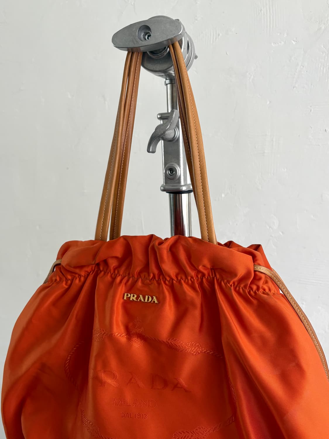 Prada 프라다 로고 드로스트링 오렌지 토트백 상품이미지2