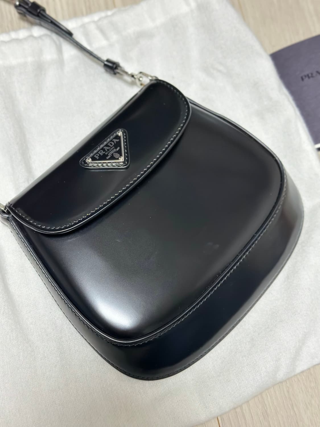 프라다 클레오 브러시드 레더 미니백 상품이미지4