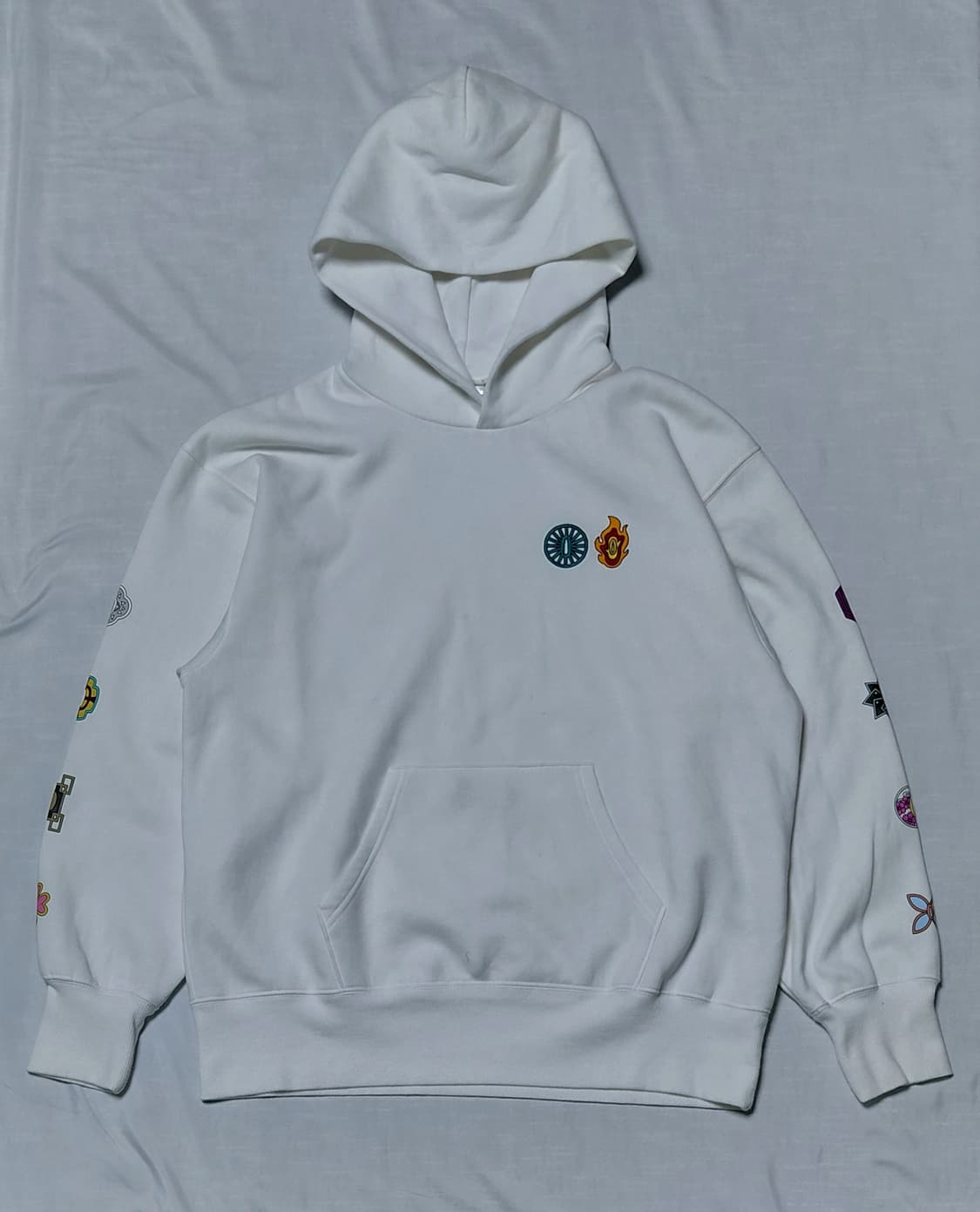 [무료배송/L] GU 귀멸의 칼날 코등이 자수 흰색 기모 후드티 상품이미지1