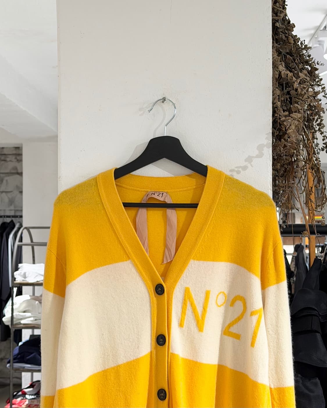 n21 옐로우 클라우디아 울 로고 가디건 상품이미지4