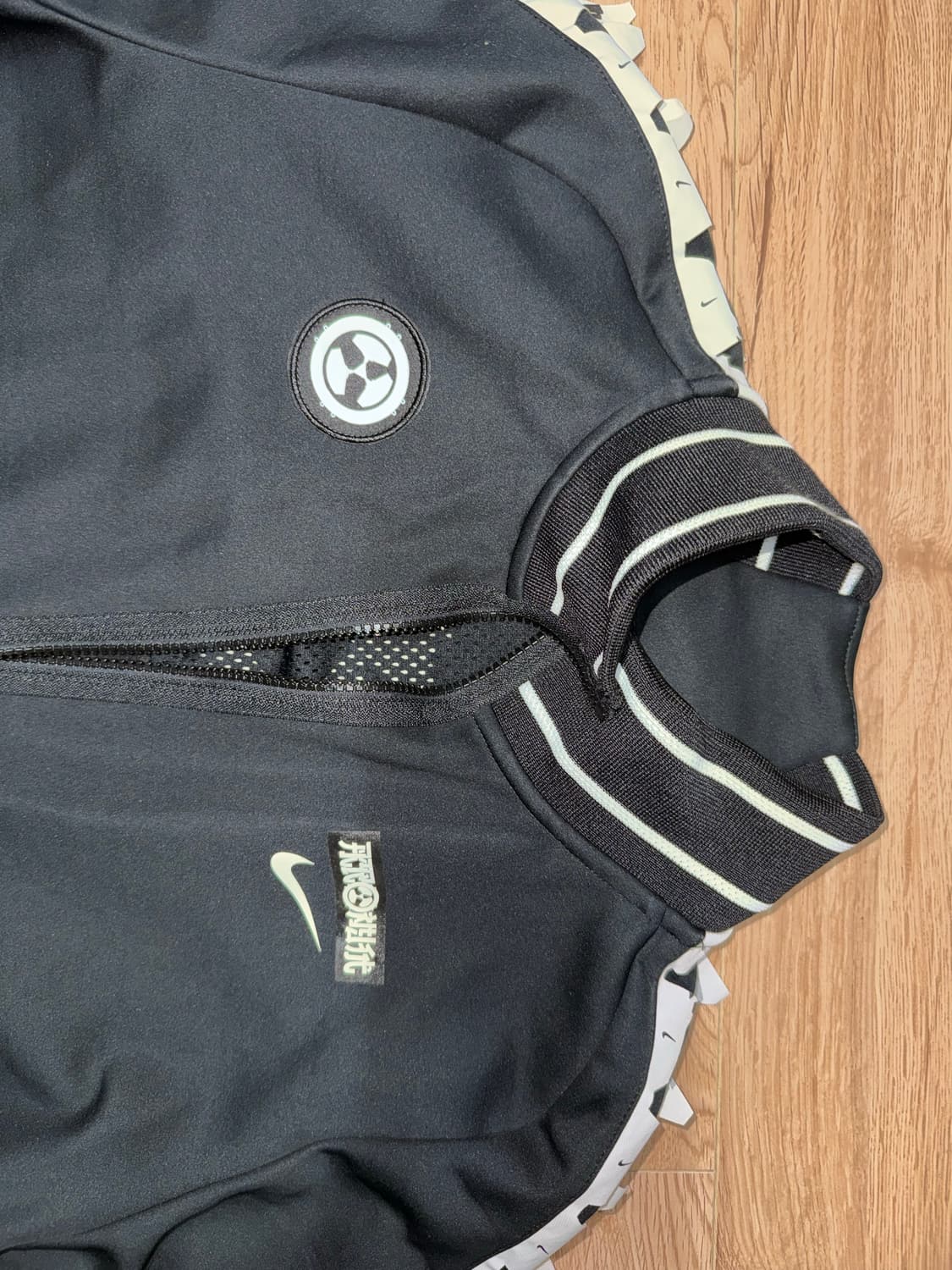 나이키 아크로님 트랙탑 상품이미지1