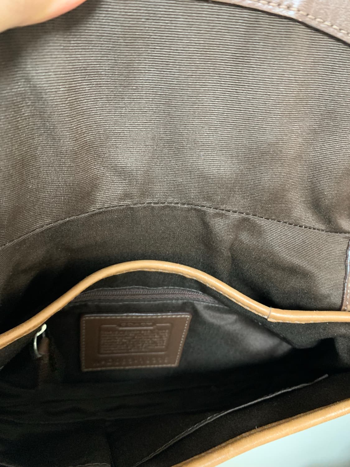 코치 시그니처 미니 소호 버클 숄더백 탠 컬러 상품이미지10