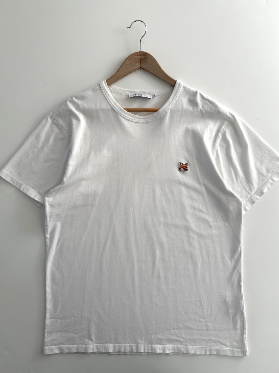 Maison Kitsune 메종 키츠네 화이트컬러 폭스헤드 패치 반팔 티 상품이미지3