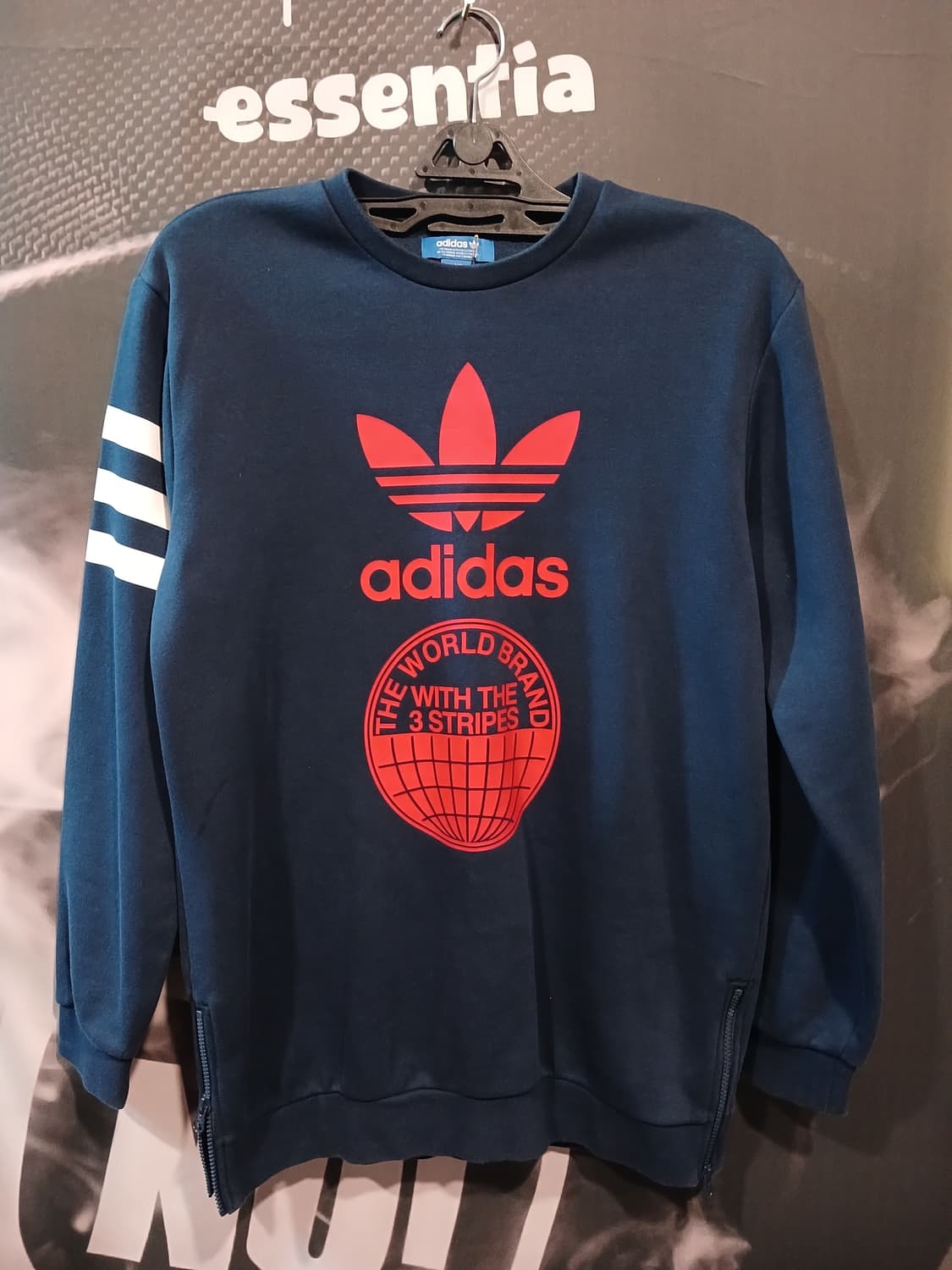 아디다스 더 월드 브랜드 맨투맨 네이비 상품이미지1
