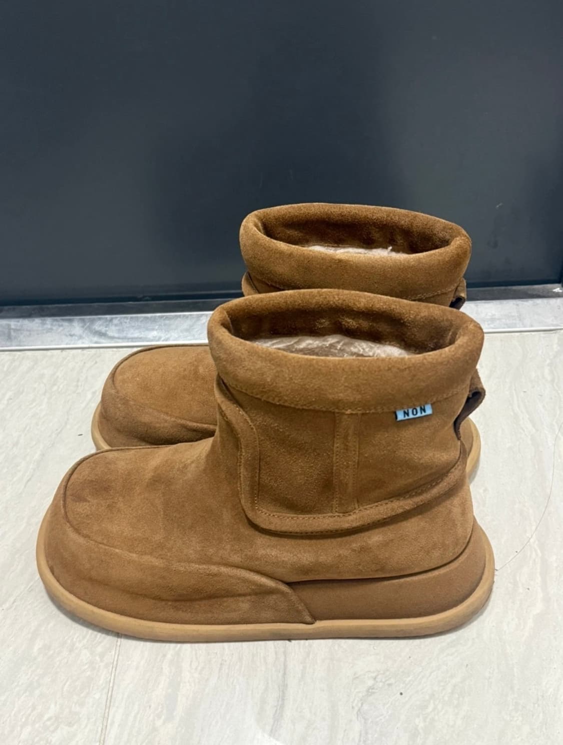 논파킹X킨치 어그부츠 브라운 상품이미지1