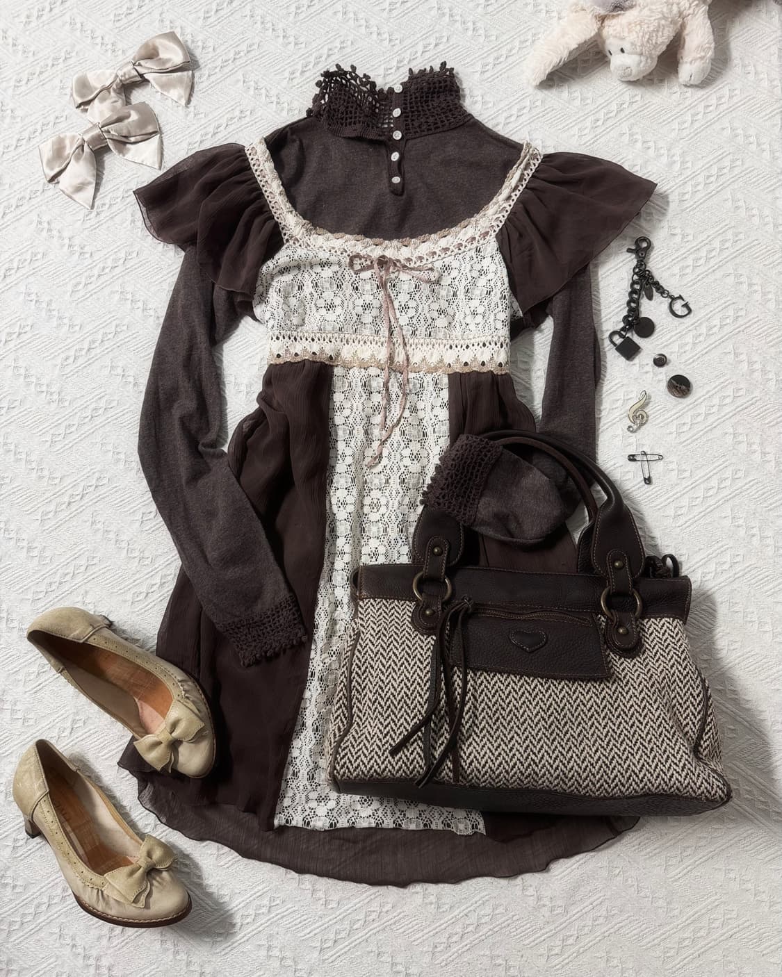 레이스 모티프 디테일 버튼 폴라 넥 티 상품이미지5