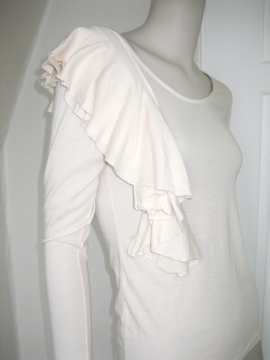Cream Ruffled Point Long Sleeve Top 상품이미지4