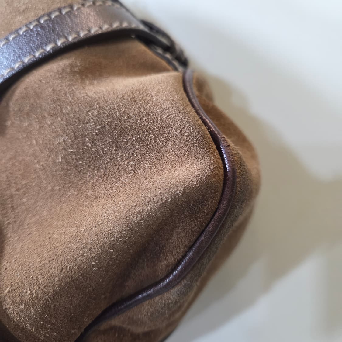 구찌 스웨이드 로얄 사첼백 상품이미지4